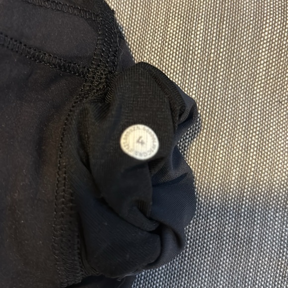 Black Camouflage Lululemon Leggings - size 4. 25”Perfect condition - Picture 5 of 5